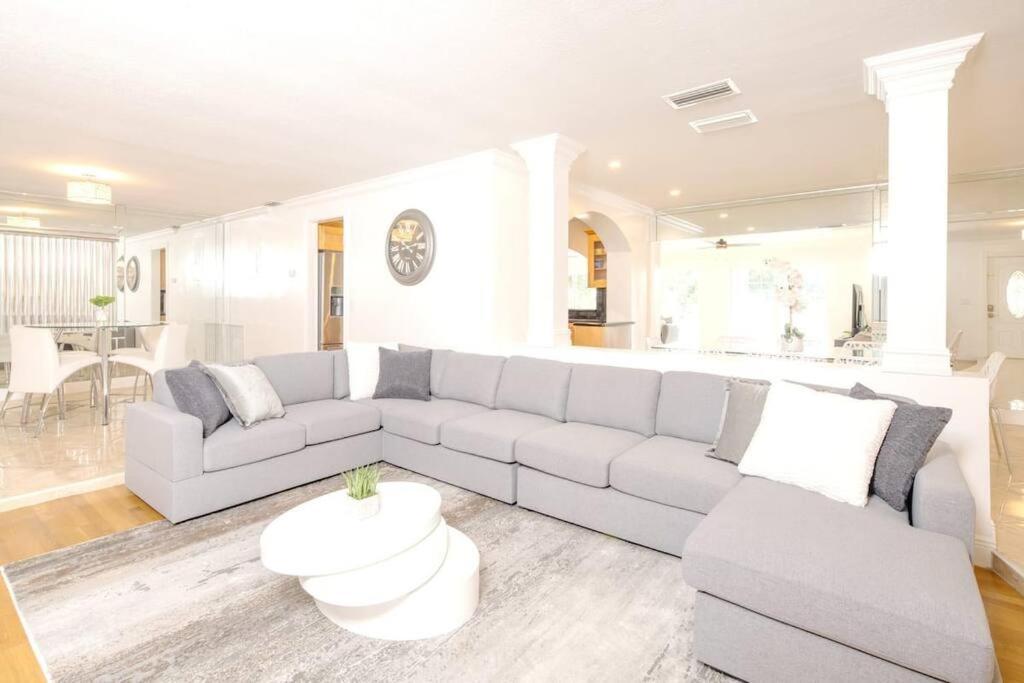 Stunning Lake-Front Villa With Pool & Spa Pembroke Pines Exterior foto